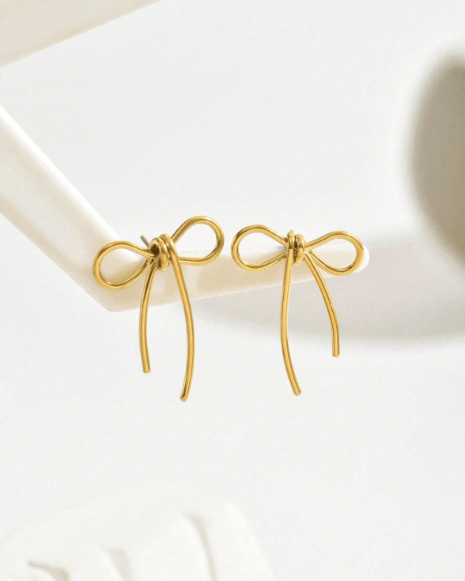 Ribbon Glow - Opulent Lebanon